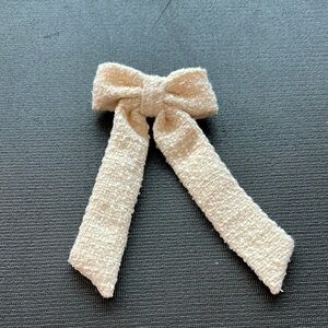 💜5 for $25 Cream Textured Bow Hair Clip